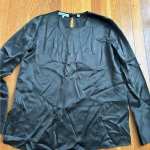 Vince silky top. Size xs. Very dark green.